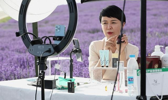 贺娇龙:公职人员直播带货并非不务正业