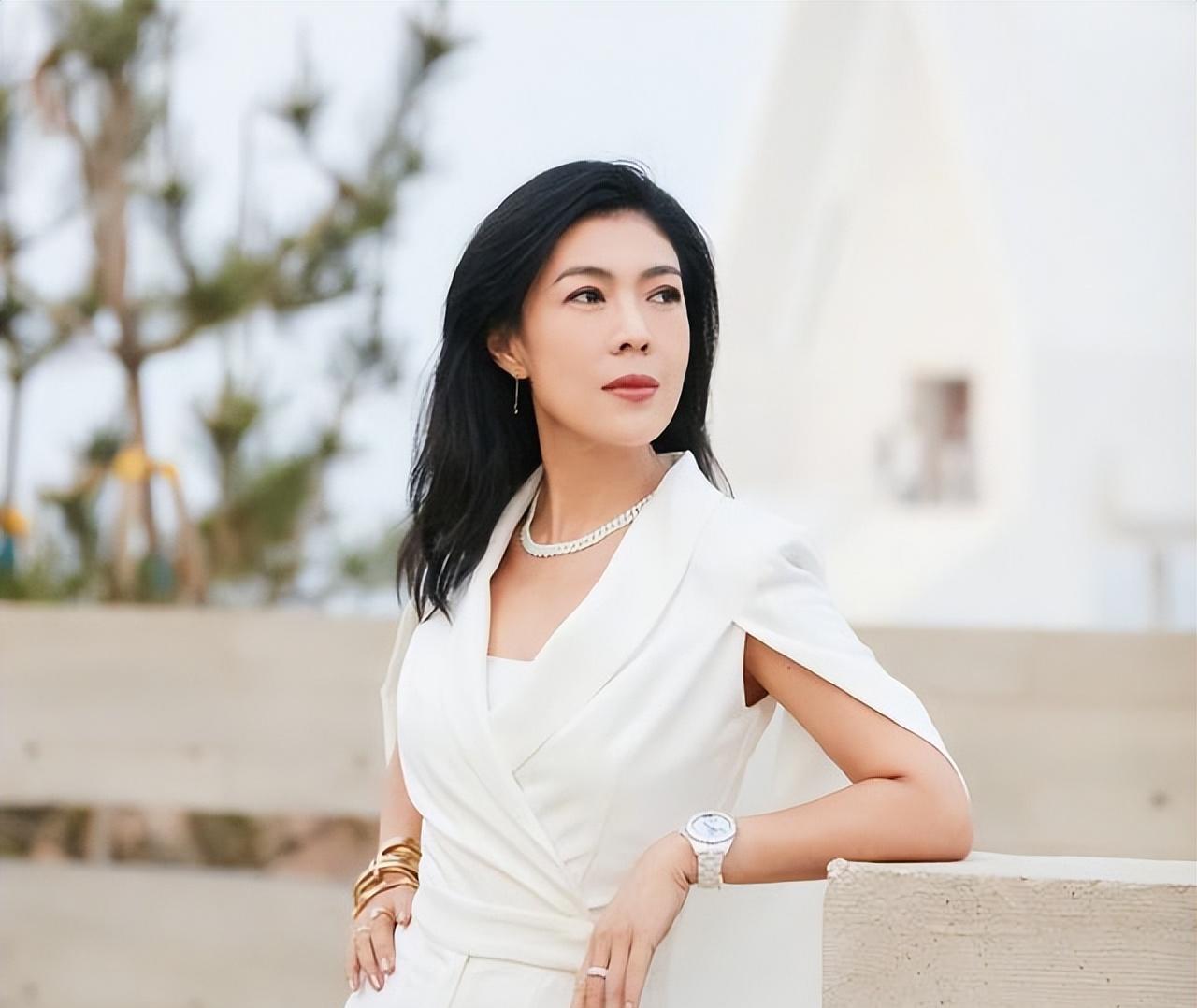 "高级交际花"苏芒:一双玉臂万人枕,为挤入上流社会不择手段