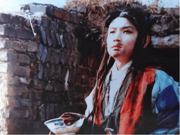 欧阳奋强:23岁饰演贾宝玉爆红,27岁娶初恋,儿子早逝内心钝痛