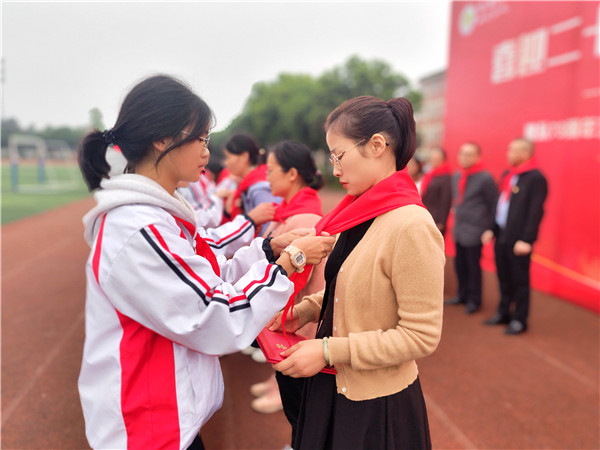 彭州市隆丰中学举行七年级建队仪式