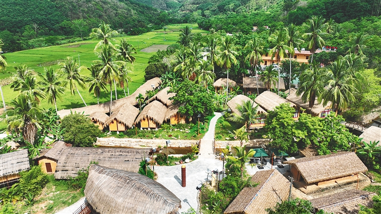 海报深观察丨海南黎族古老船型屋,如何诗意栖居?