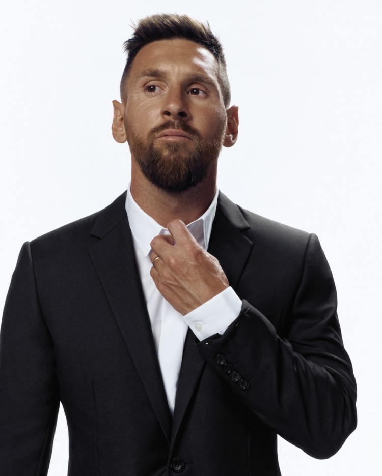 梅西很帅气!巴黎众将接受迪奥定制正装