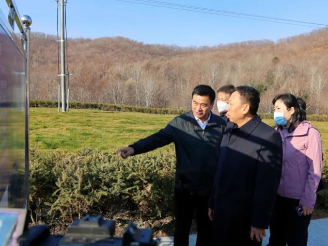 吉林省长白山保护开发区管委会池南区区委书记,区长曹