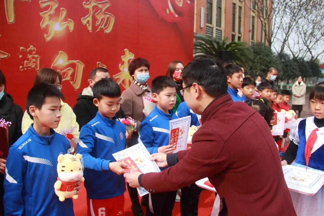 义乌江湾小学:弘扬女足精神,一起向未来