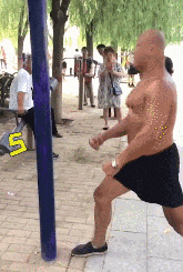 57岁大爷小区"吊脖子"锻炼死亡!这些奇葩健身方法,真的不是来要命的?