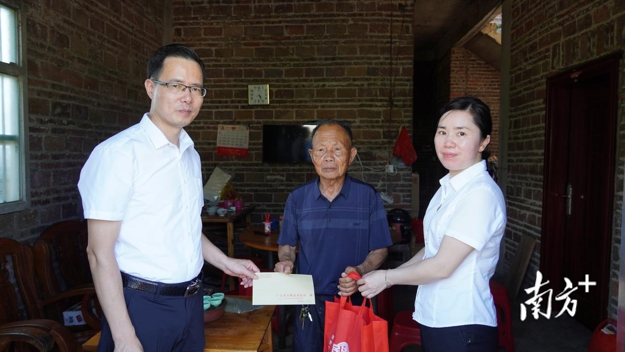 "法援惠民生 关爱老年人"普法志愿活动走进丰顺潘田镇敬老院