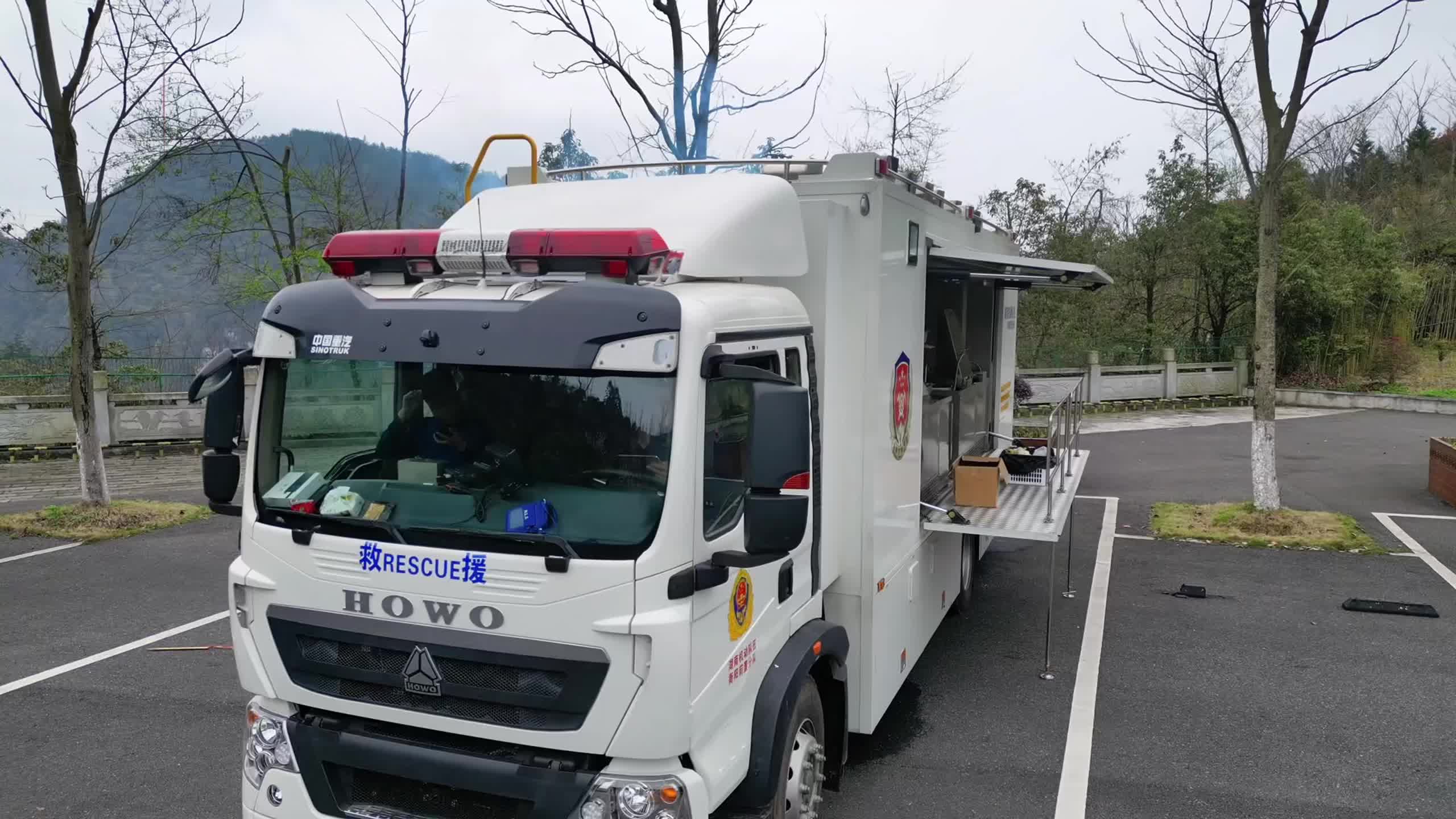 后勤"神器"新型饮食保障车全新亮相