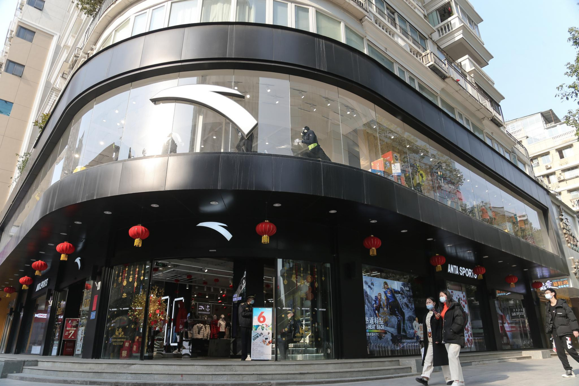 安踏体育2020年股价涨幅约78% 旗下fila品牌零售额实现两位数增长