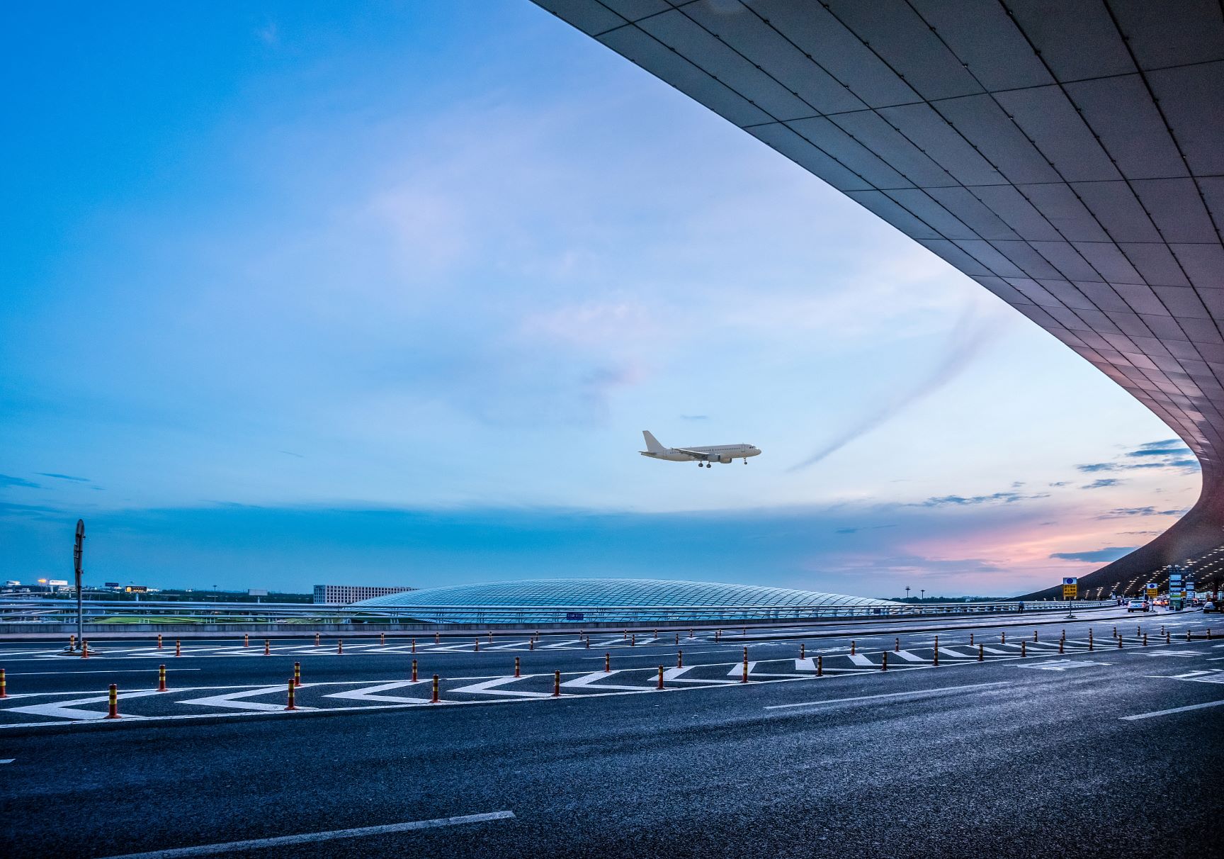 大灣區航空首架飛機亮相,現停放於廣州飛機維修工程公司