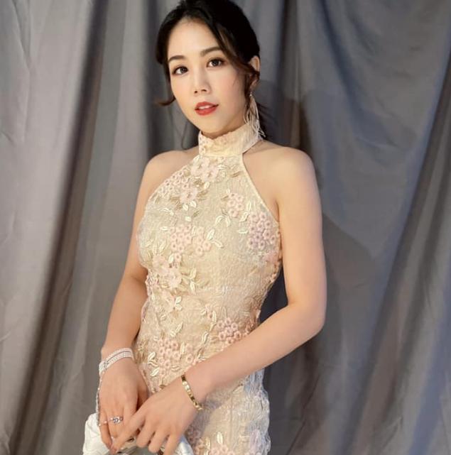 杨晨熙,靠空中瑜珈打高尔夫球维持好身材