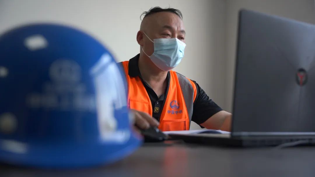 新时代劳动者—余红兵