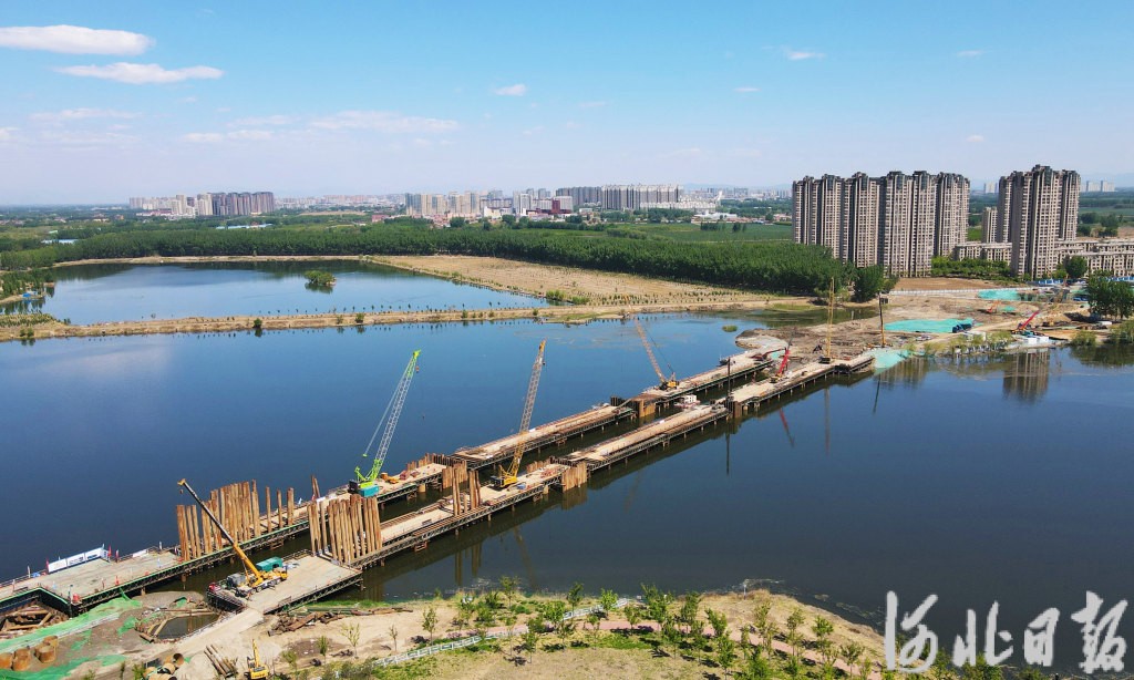 厂通路潮白河大桥施工正酣