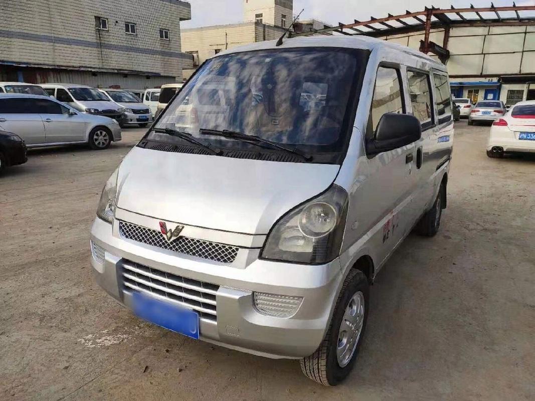 买二手面包车5000左右