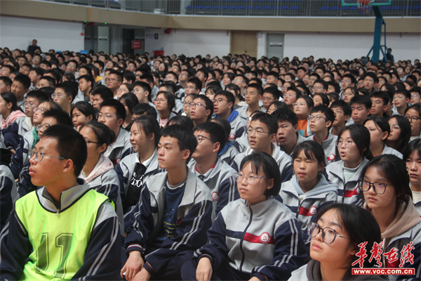 龙山县高级中学图片