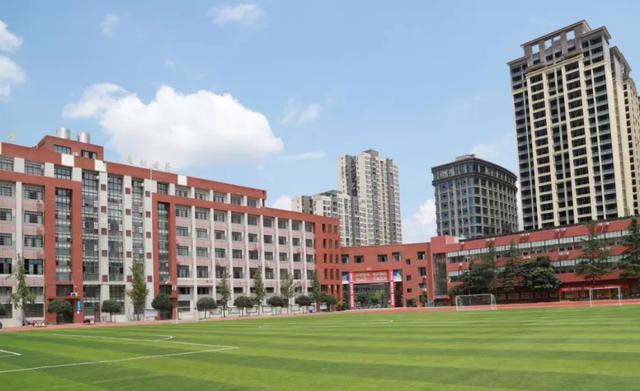 阆中市川绵外国语学校:务实笃行勤练功 千锤百炼志高效