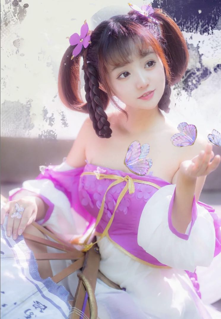 呆妹儿穿露胃装cosplay,好身材尽收眼底,网友:流鼻血了