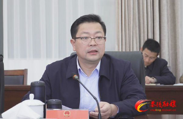 杨红兵主持召开《政府工作报告》征求意见座谈会