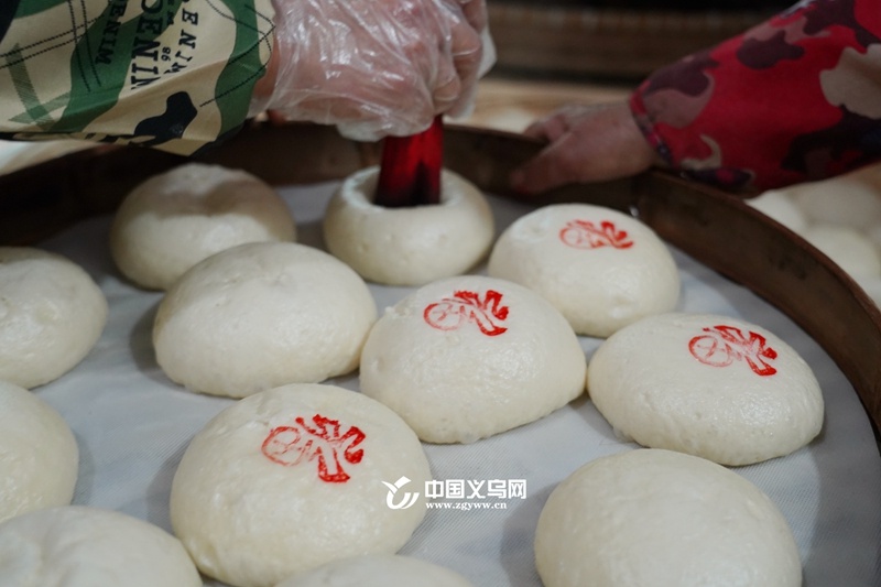 一人一天生产5000双!义乌人过年必备的吴店馒头供不应求
