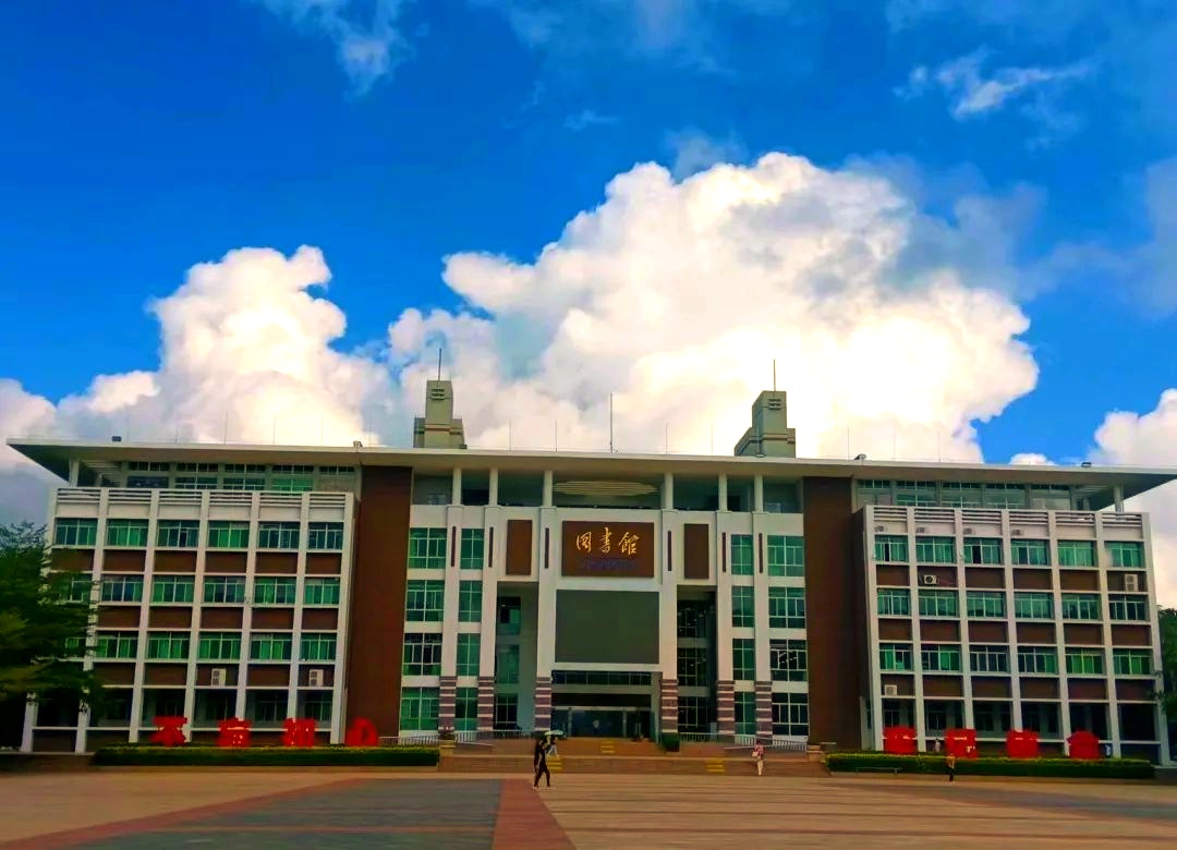 海经贸校园全景:学子理想的完美实现地