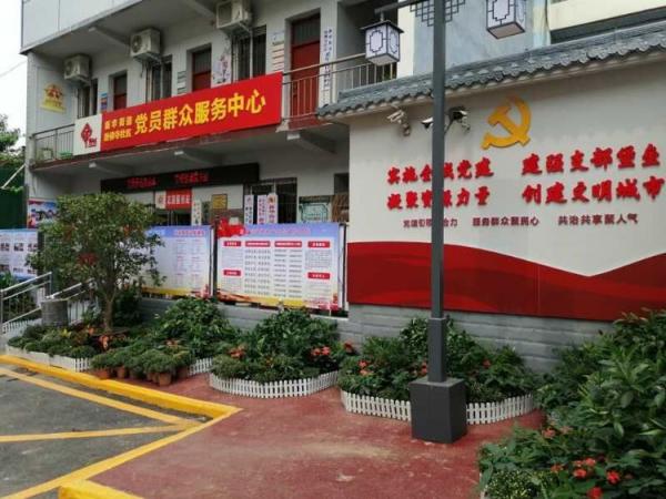 新华街道卧佛寺社区:打造文化小广场,居民自发来"唱戏"