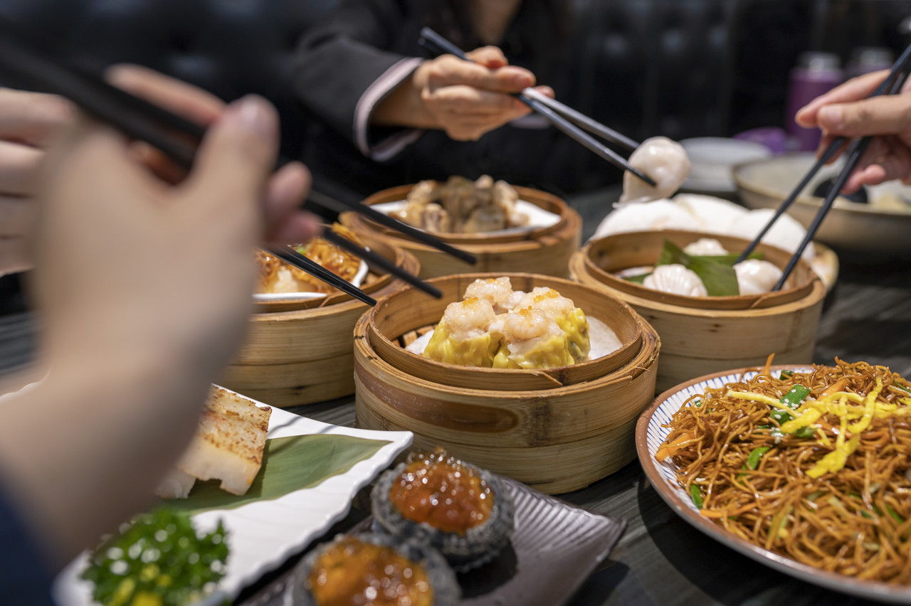 酒店餐饮板块大涨,金陵饭店,西安饮食涨停,这些预制菜概念股获关注