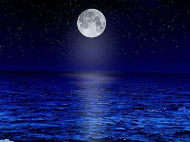 八首唯美的秋月诗词,思苦自看明月苦,人愁不是月华愁