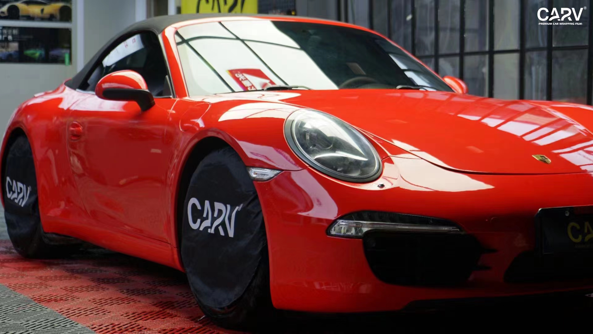 保时捷911卡孚改色膜白金法拉利红,点燃生活激情