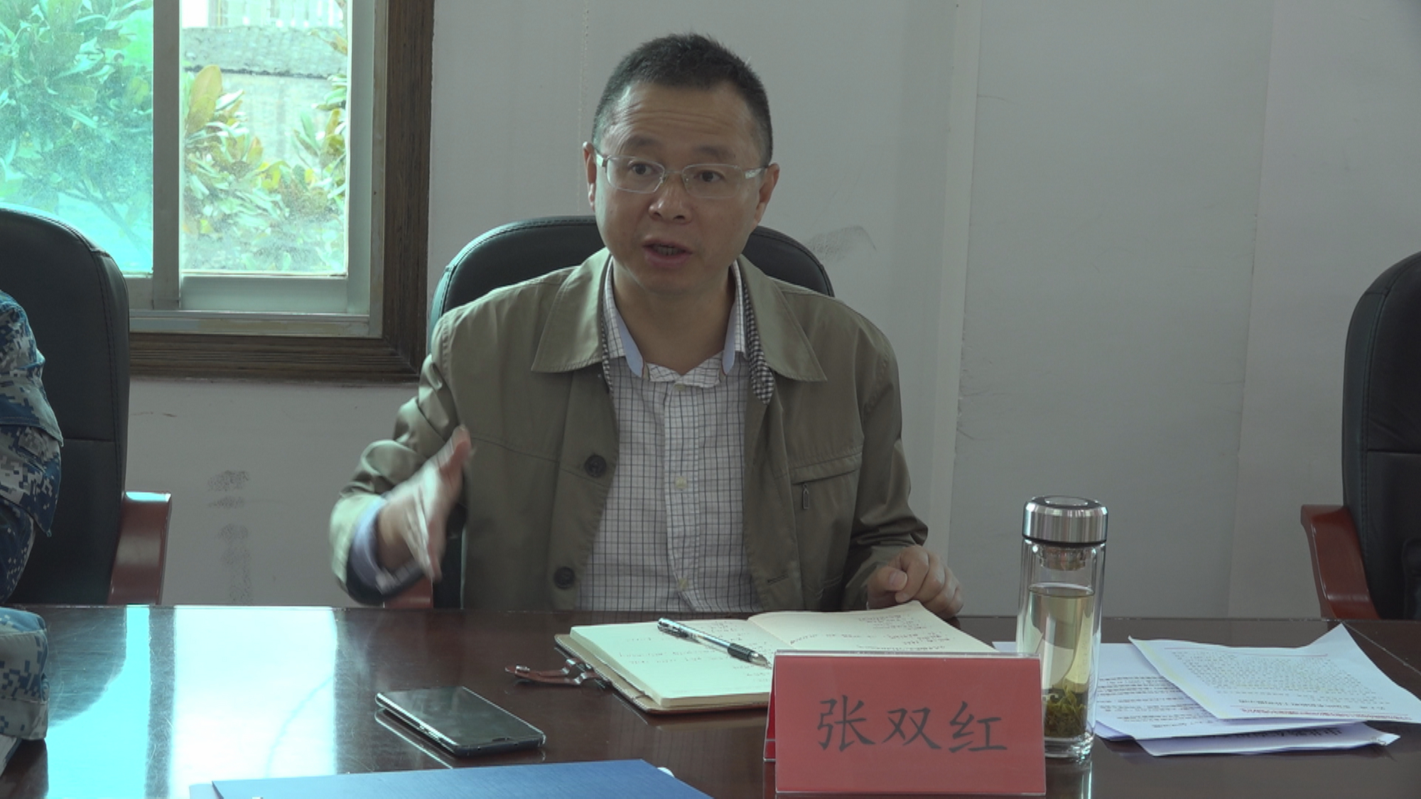 张双红主持召开县政府党组第99次(扩大)会议