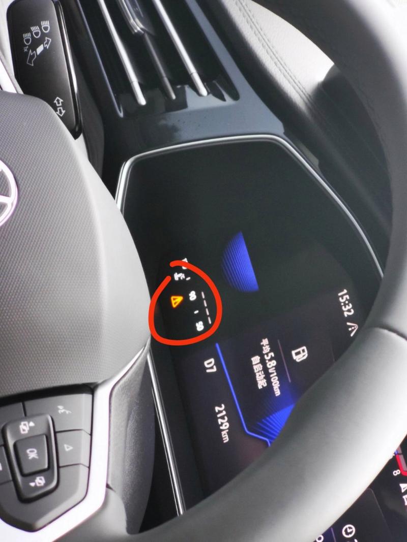 其次,你可以长按胎压监测开关超过3秒钟,当听到一声提示音后,仪表盘上