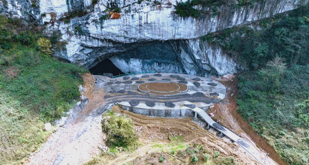 镇雄五德天坑群景区建设进展顺利,预计年底投入使用