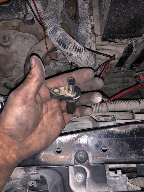 三根线的曲轴位置传感器怎么测量?