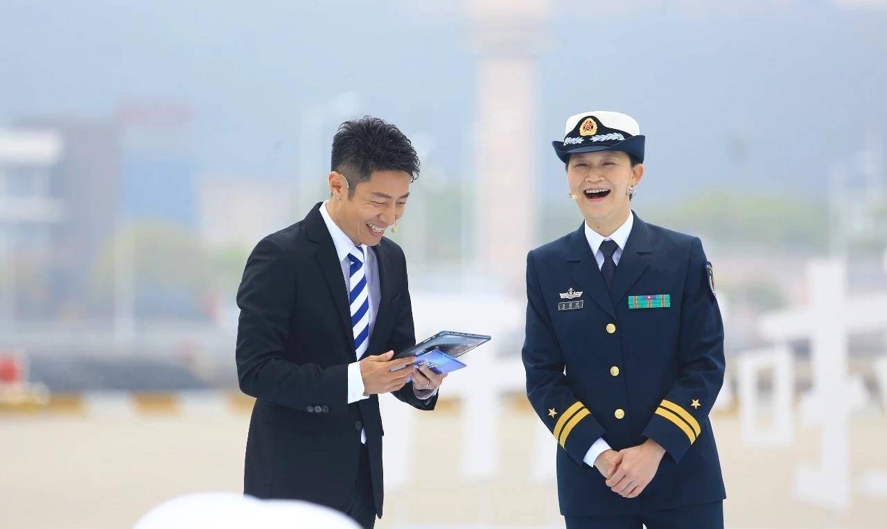 海军第一位女驱逐舰舰长:经历丰富,入伍仅10年便能执掌052d