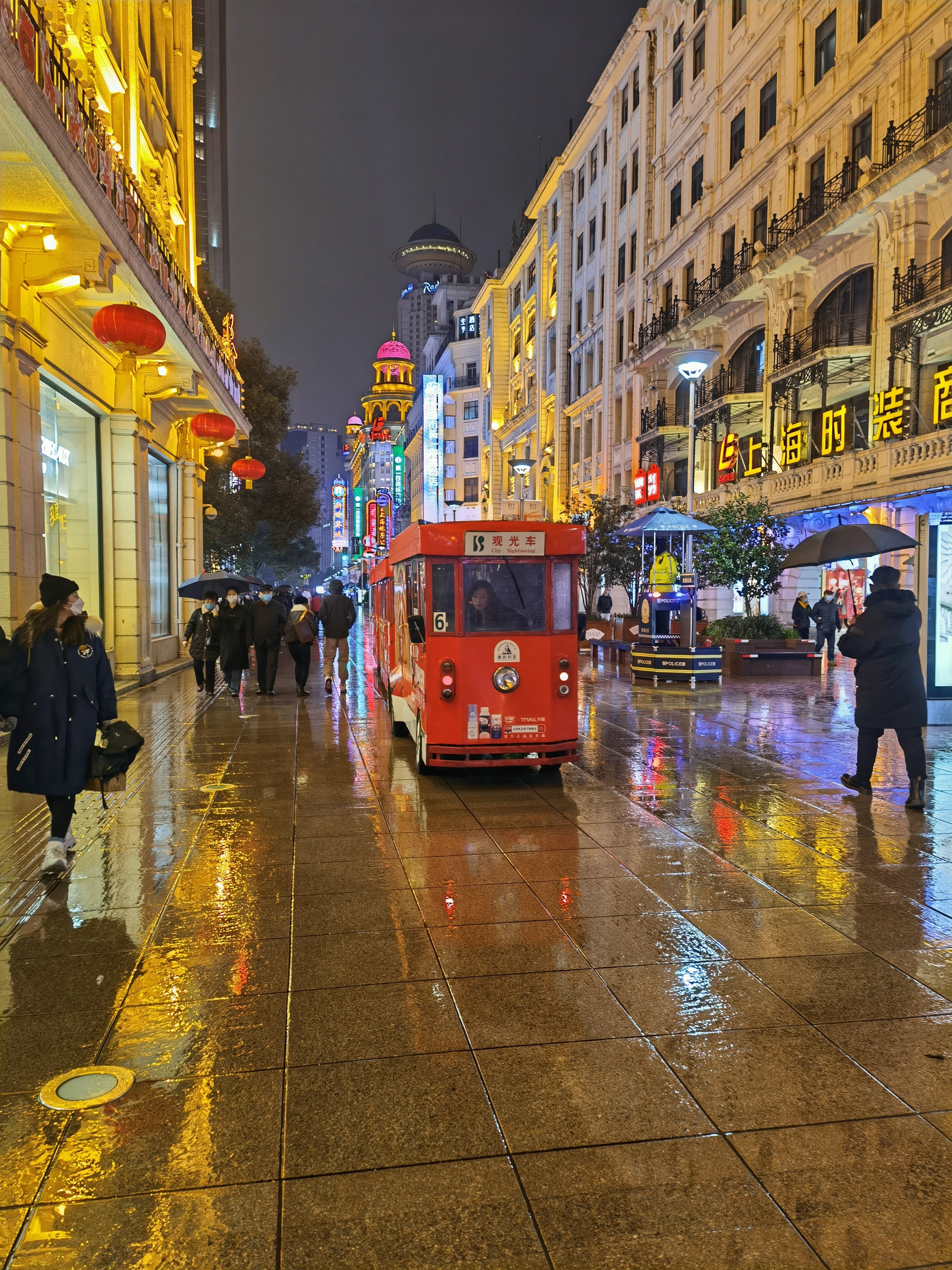 上海街景实拍夜晚图片