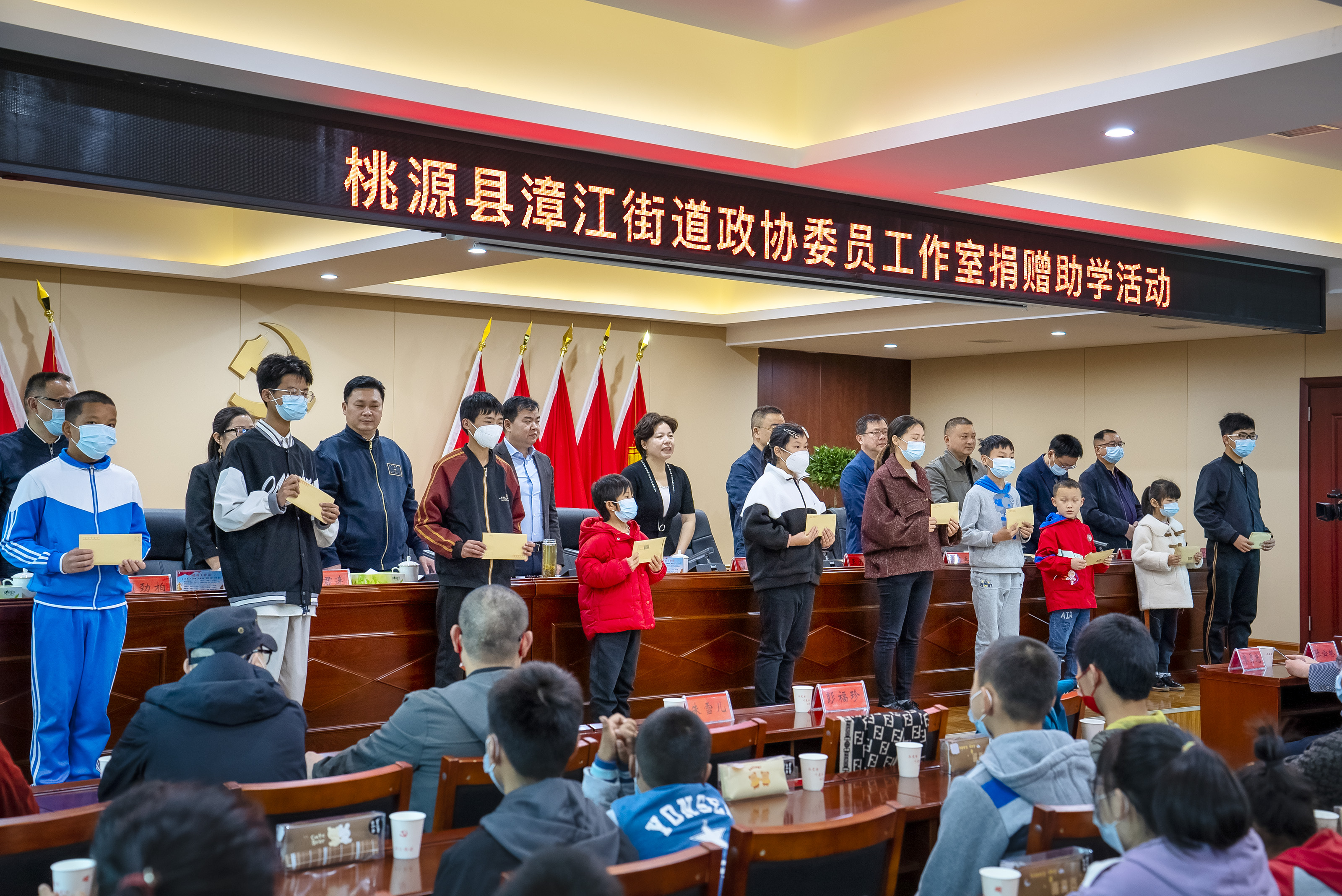 桃源县漳江街道:牵线爱心企业点亮100名困难学子梦想与未来