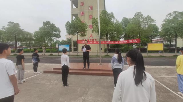 防震演练防患未然——澧县盐井镇中学开展防灾减灾演练活动