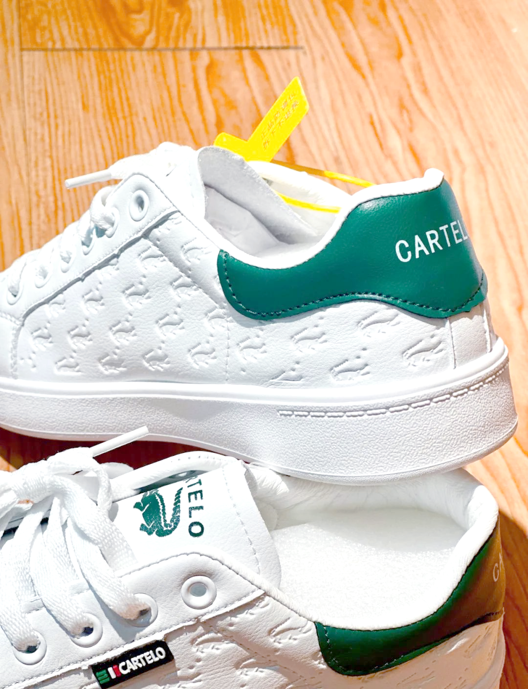 卡帝乐鳄鱼小白鞋:经典时尚与耐穿性的结合