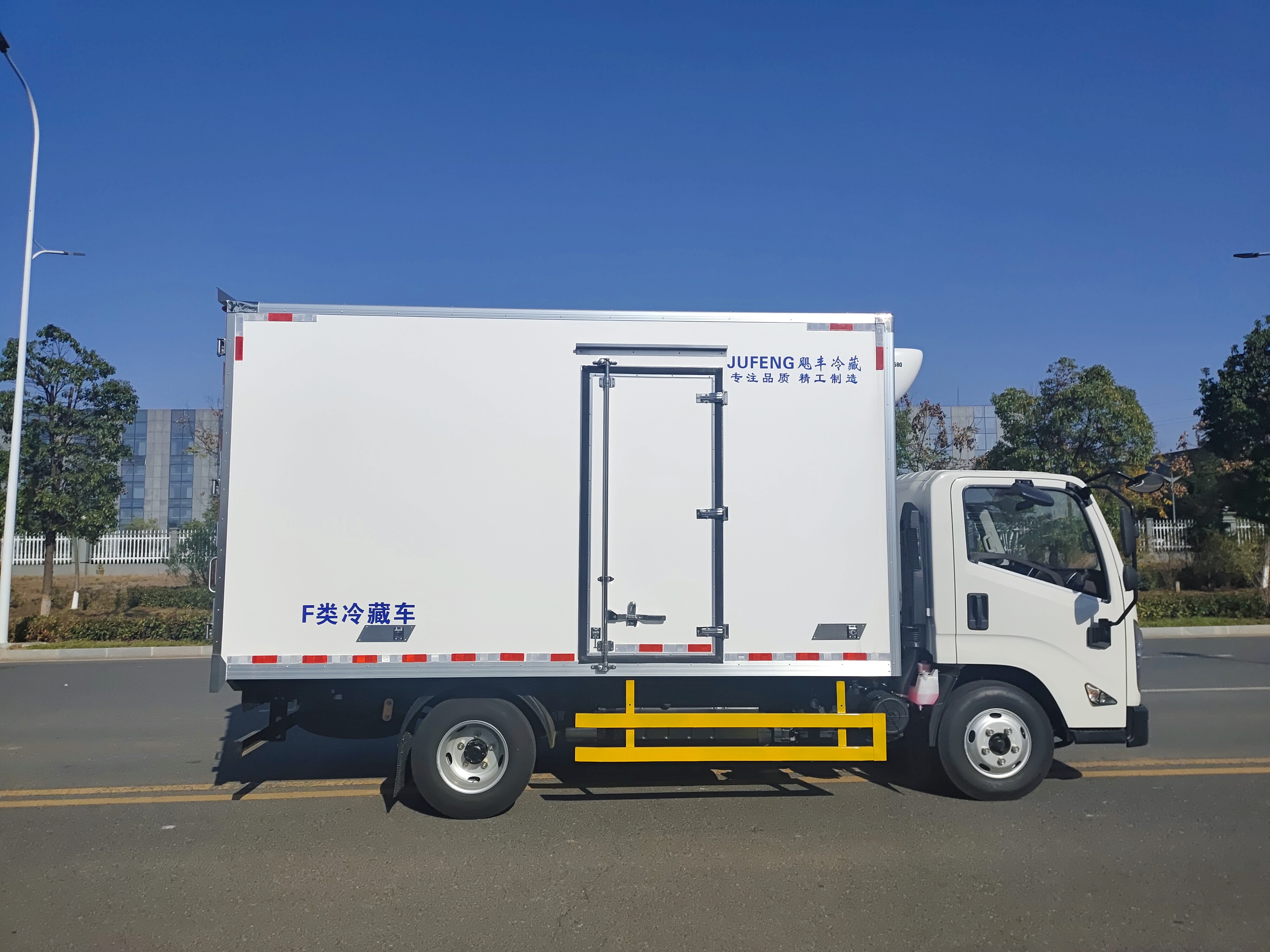 江铃凯运4.2米冷藏车,合规车型,蓝牌不超重,实力车型