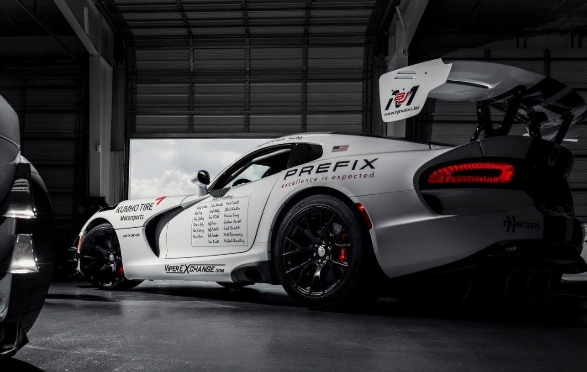 美式超跑小鲜肉——道奇蝰蛇,是怎么一步步进化的?(中篇)