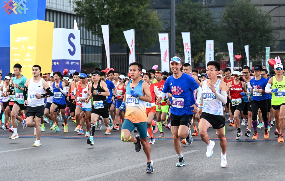 2023西安马拉松赛举行