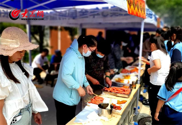 潍坊十中举行第十一届劳动生活节