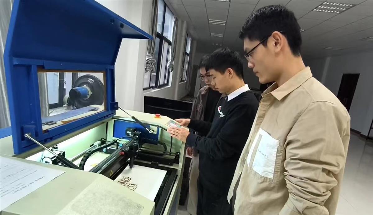 ������ѧ��Ϊ��������������ְ�������ǿ�ع���ҵ