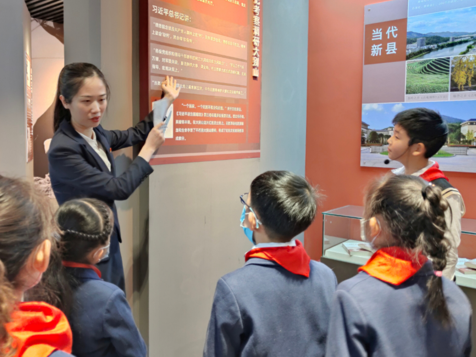 郑州市中原区百花艺术小学红领巾讲解员走进河南省图书馆