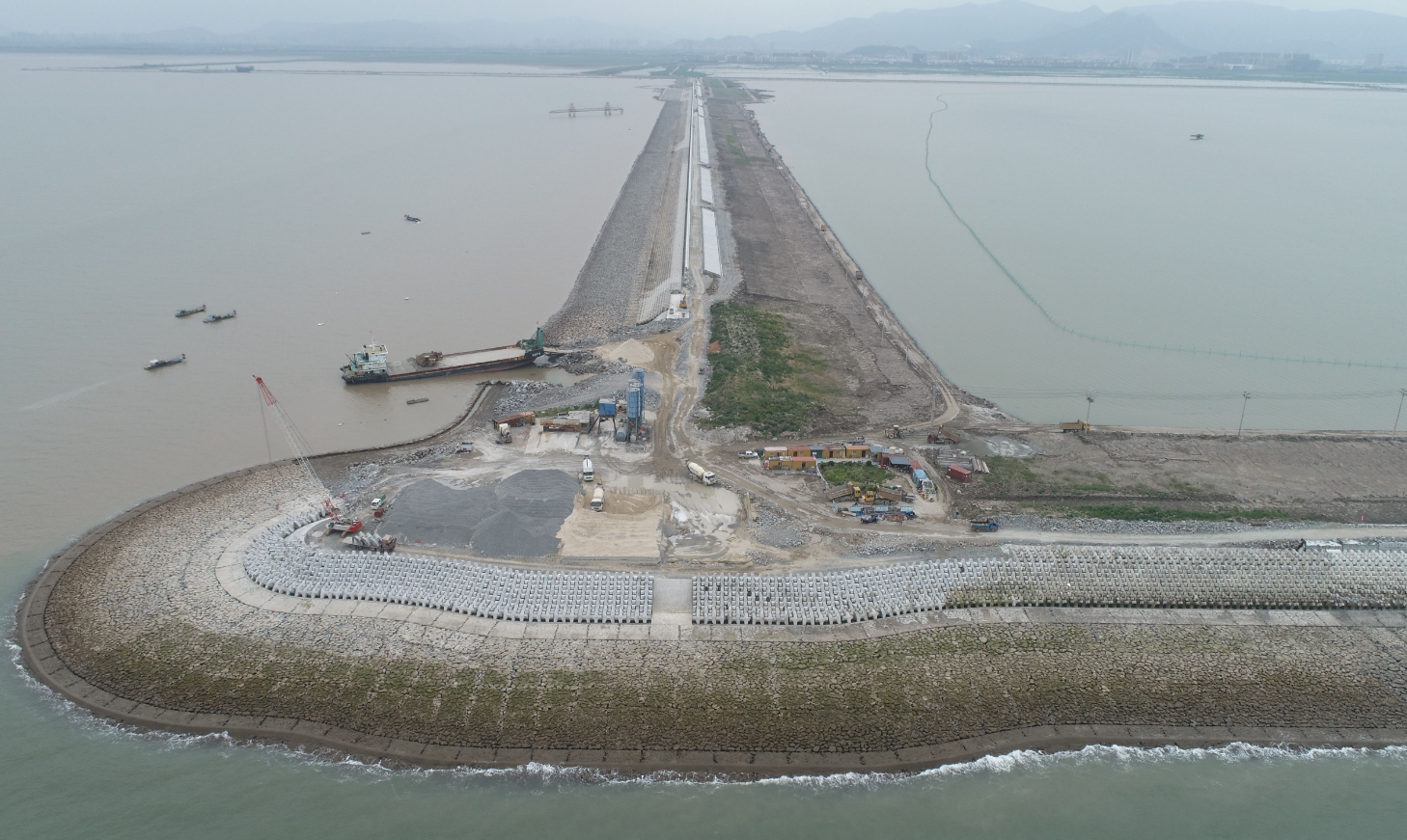 600对于沿海城市而言,土地面积是极其有限的,只能通过填海造陆来弥补
