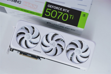 电竞叛客RTX 5070 Ti MAX显卡评测：300W性能释放畅玩4K 隐藏电源线设计海景房绝配