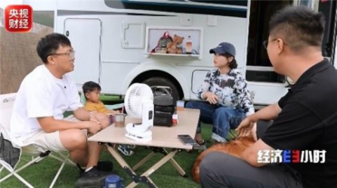 房车露营彻底走红：车主却无营地可停 只能蹭停车场落脚
