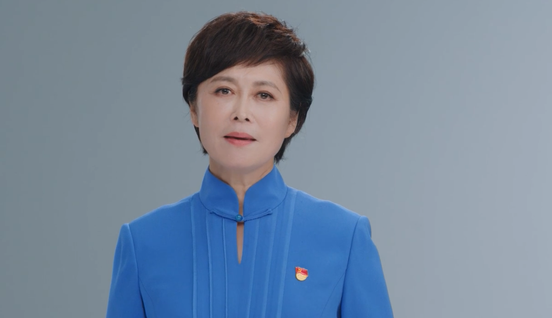 敬一丹重返央视舞台,搭档白岩松主持门面节目《感动中国》