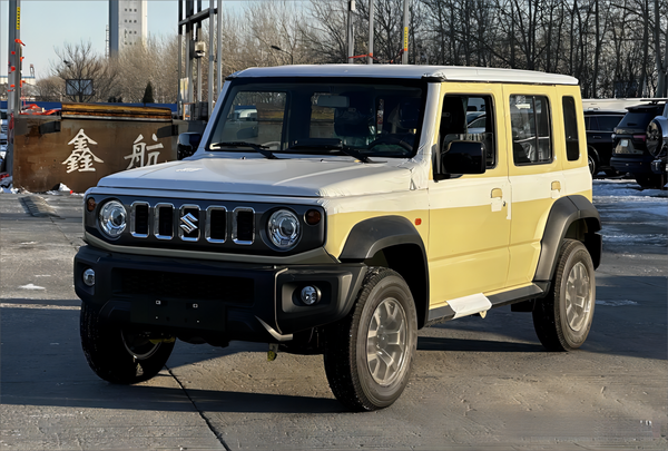 铃木吉姆尼四门版车型 1.5l的发动机