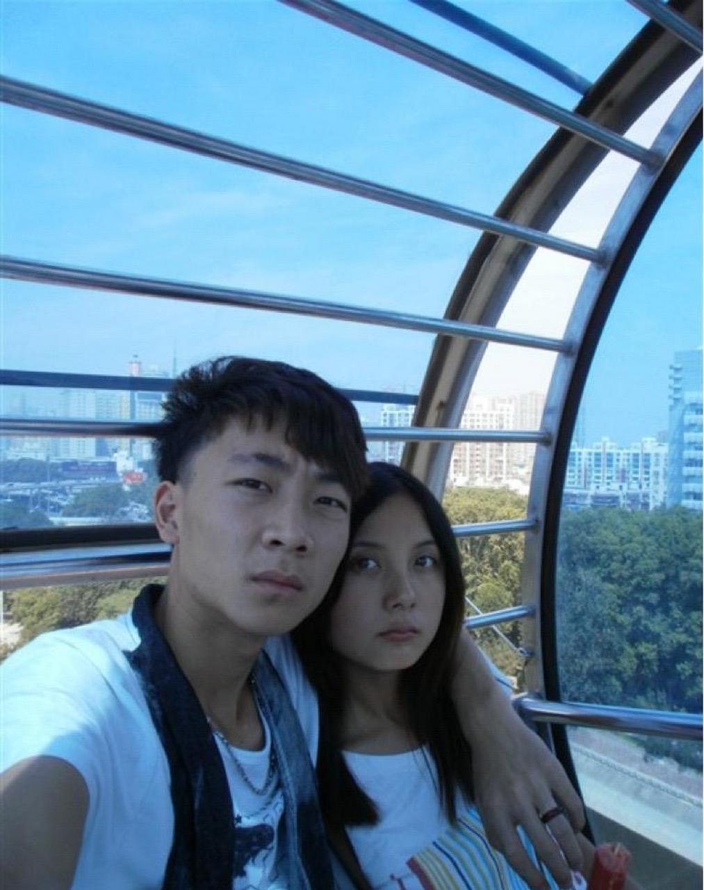 这张照片拍于2012年 在郑州人民公园的摩天轮上,现在听说他已经结婚了
