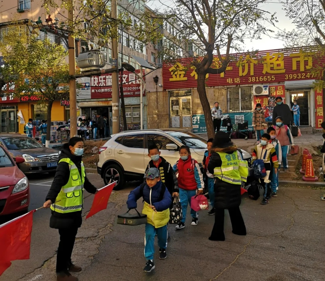 最美守护者—致敬葫芦岛市第二实验小学交通服务家长志愿者