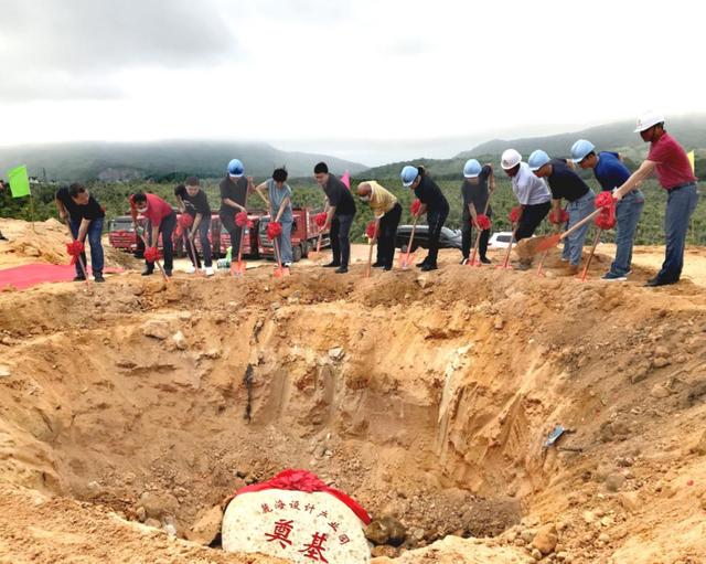 海垦实业公司万宁事业部麓海天堂旅游度假区"项目举行开工奠基仪式